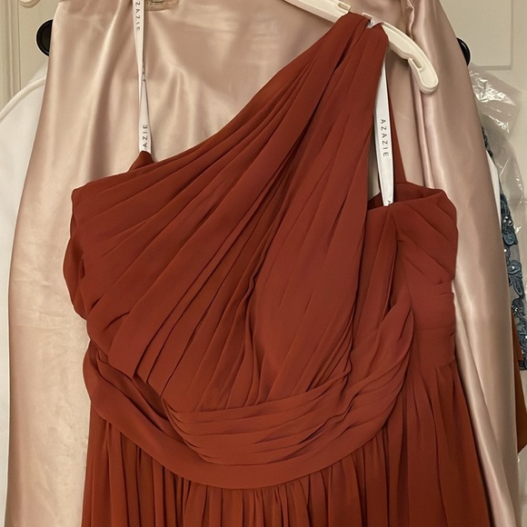 Dress - Picture 2 of 3